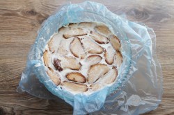 Торт из пряников с бананами и сметаной - шаг 8 Торт из пряников с бананами и сметаной - шаг 8