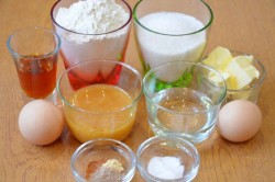 Новогодний пряничный домик с глазурью - шаг 1 Новогодний пряничный домик с глазурью - шаг 1