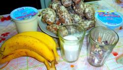 Пряничный торт с орехами сметаной фруктами без выпечки - шаг 1