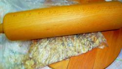 Пряничный торт с орехами сметаной фруктами без выпечки - шаг 4