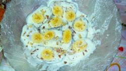 Пряничный торт с орехами сметаной фруктами без выпечки - шаг 7