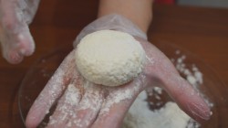 Пышные сырники с манкой и творогом - шаг 5 Пышные сырники с манкой и творогом - шаг 5