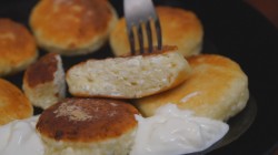 Пышные сырники с манкой и творогом - шаг 8 Пышные сырники с манкой и творогом - шаг 8