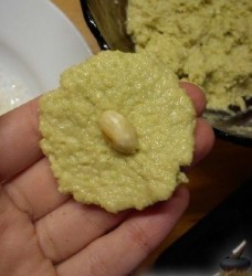 Рафаэлло из кукурузных палочек - шаг 5