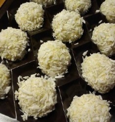 Рафаэлло из кукурузных палочек - шаг 8