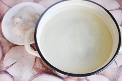 Рассольник куриный с перловкой и солеными огурцами - шаг 1 Рассольник куриный с перловкой и солеными огурцами - шаг 1