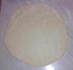 Тесто для пиццы на сухих дрожжах и оливковом масле - шаг 2