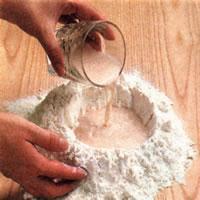 Тесто для пиццы на сухих дрожжах и оливковом масле - шаг 1