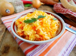 Рис на сковороде с луком и морковью - шаг 7 Рис на сковороде с луком и морковью - шаг 7