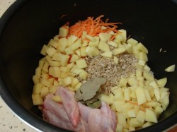 Рисовый суп в мультиварке с курицей - шаг 6 Рисовый суп в мультиварке с курицей - шаг 6