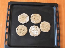 Ржаные лепешки на кефире - шаг 7