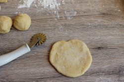 Булочки Розочки из дрожжевого теста - шаг 6 Булочки Розочки из дрожжевого теста - шаг 6