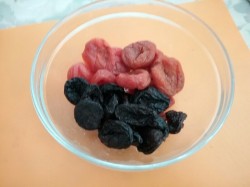 Рулет из филе индейки с черносливом и курагой - шаг 2