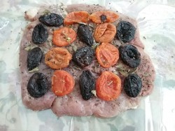 Рулет из филе индейки с черносливом и курагой - шаг 3