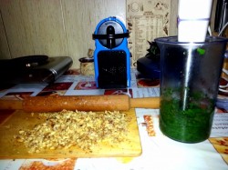 Рулет из индейки со шпинатом и орехами - шаг 4