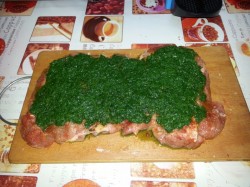 Рулет из индейки со шпинатом и орехами - шаг 5