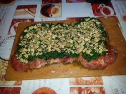 Рулет из индейки со шпинатом и орехами - шаг 6