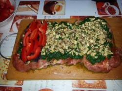 Рулет из индейки со шпинатом и орехами - шаг 7