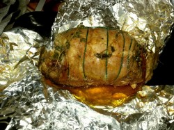 Рулет из индейки со шпинатом и орехами - шаг 10