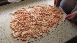 Рулет из лаваша с копченой колбасой и морковью по-корейски - шаг 3