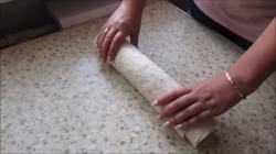 Рулет из лаваша с копченой колбасой и сыром - шаг 3