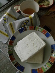 Рулет из лаваша с творогом изюмом и медом - шаг 1