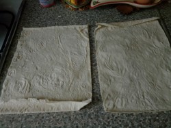 Рулет из лаваша с творогом изюмом и медом - шаг 3