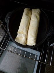 Рулет из лаваша с творогом изюмом и медом - шаг 4