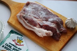 Рулет из подчеревка запеченный в духовке - шаг 2