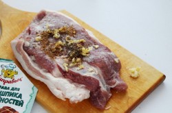 Рулет из подчеревка запеченный в духовке - шаг 4