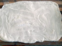 Рулет из слоеного теста с сыром - шаг 8 Рулет из слоеного теста с сыром - шаг 8