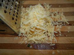 Рулет из слоеного теста с сыром - шаг 11 Рулет из слоеного теста с сыром - шаг 11