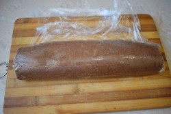 Рулет из печенья без выпечки - шаг 9