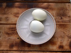 Рулет с крабовыми палочками и плавленным сыром - шаг 1