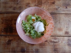 Рулет из лаваша с крабовыми палочками и плавленным сыром - шаг 6