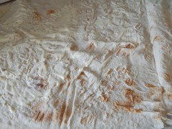 Рулет из лаваша с крабовыми палочками и плавленным сыром - шаг 7