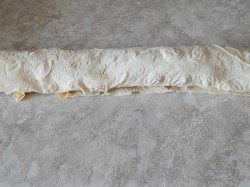 Рулет с крабовыми палочками и плавленным сыром - шаг 9