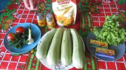 Рулетики из молодых кабачков с плавленым сыром - шаг 1