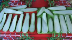 Рулетики из молодых кабачков с плавленым сыром - шаг 2