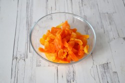 Рулетики из куриного филе с начинкой в духовке - шаг 6