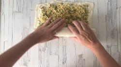 Рулетики из слоеного теста с сыром - шаг 11