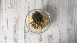 Рулетики из слоеного теста с сыром - шаг 5