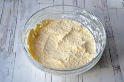 Рулетики с сыром и чесноком из ветчины - шаг 6