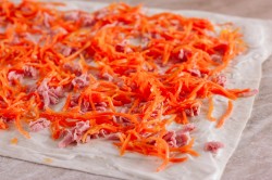 Рулет из лаваша с корейской морковкой - шаг 3