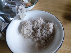 Рыбные котлеты с манкой - шаг 4