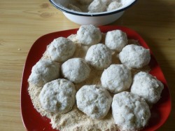 Рыбные котлеты с манкой - шаг 9