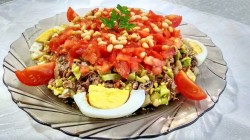 Рыбный салат без майонеза с авокадо и грушами - шаг 10