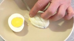 Рыбный салат без майонеза с авокадо и грушами - шаг 2