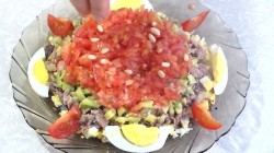 Рыбный салат без майонеза с авокадо и грушами - шаг 9