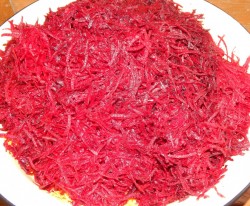 Салат Аленка на зиму из свеклы - шаг 8